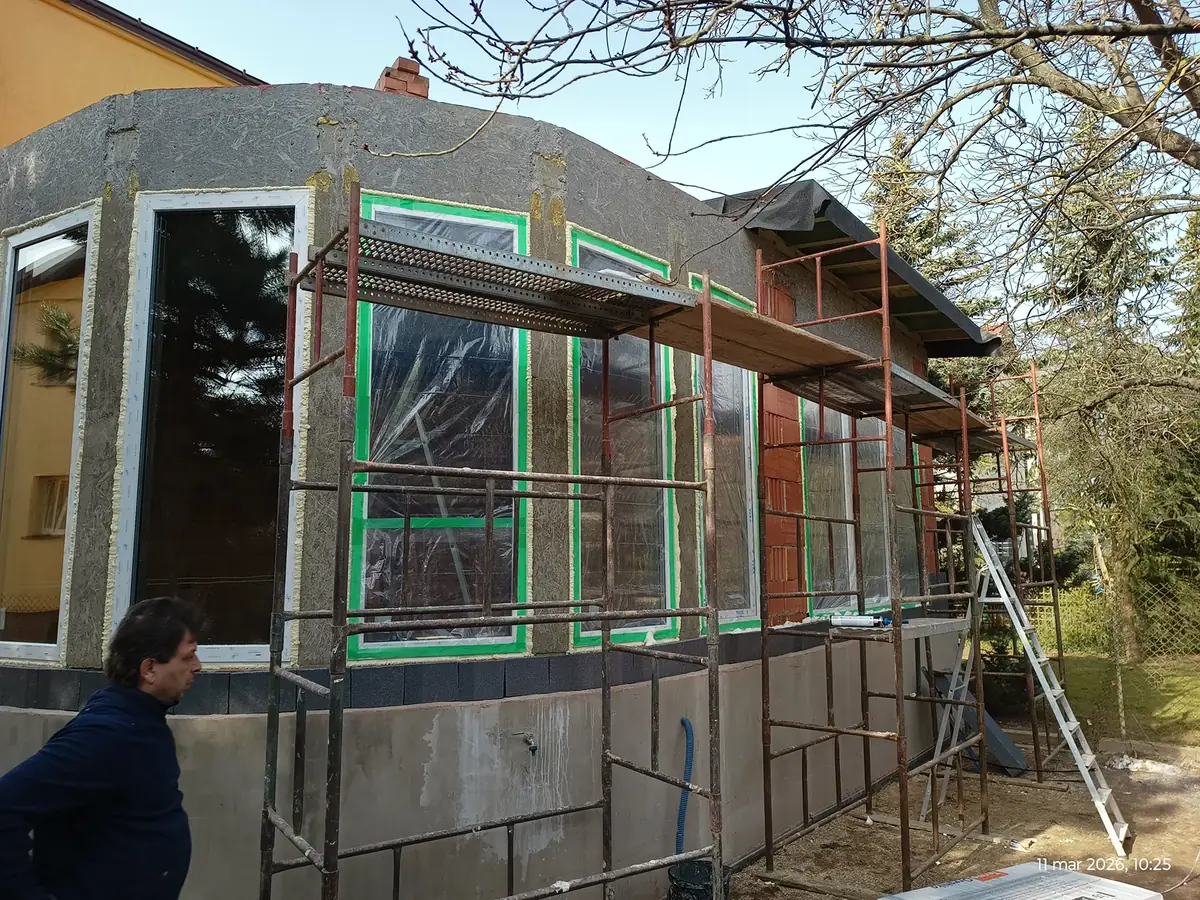 Rozbudowa domów Pruszków Rozbudowa domów Pruszków — Rozbudowa domu jednorodzinnego — dobudowana część w trakcie prac