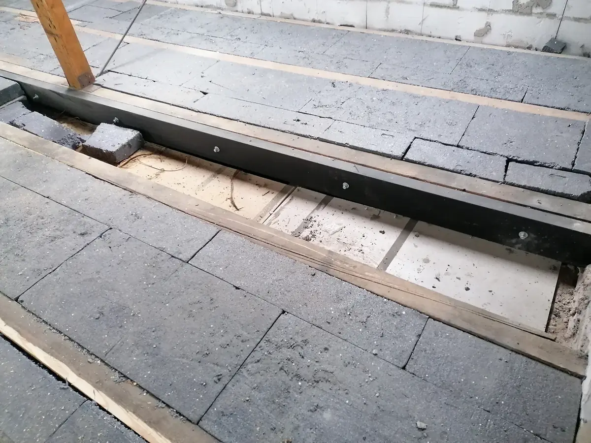 Instalacje hydrauliczne i CO Legionowo — Instalacje hydrauliczne — montaż odpływu liniowego w posadzce